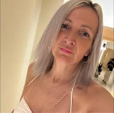 Is it better to base ourselves in Florence and do day trips or spend less  time there and spend a few nights in Cinque Terre, considering we are  traveling by train and