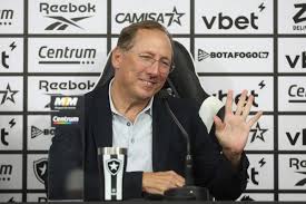 Botafogo trava gastos com reforços e ainda avalia saídas até o meio do ano