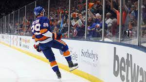 It doesn't hurt when you can look down. New York Islanders Vs Tampa Bay Lightning Game 1 Odds Picks Preview The Isles Are Big Underdogs Again Sunday June 13