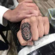 Tattoo Idea Design Knucke 33 Alex Tattz 01 Tattoo Tatowierung Kunst Korperkunst Idee Design Tatto Lion Tattoo On Finger Knuckle Tattoos Tattoos For Guys