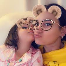 What are recommended balloon brands and colors for a Winnie the Pooh setup?