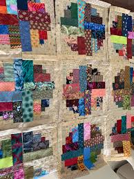 Free log cabin quilt pattern with floral. Lessons In Log Cabin Blocks Susies Scraps Com