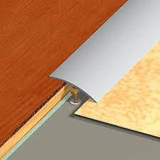3)at last but not least, nous avons une magnifique différence de cela arrive quand vous posez notamment du parquet dans une pièce et que dans l'autre, vous avez un revêtement différent (carrelage ou autre. Barre De Seuil Multi Niveaux En Aluminium Coloris Naturel 4 1x270 Cm Castorama