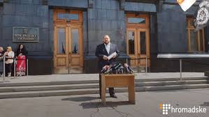 Фактично судовий розгляд за таким звинуваченням, і подальше зняття з посади на підставі визнання вини. Zelenskij Podav Do Radi Zakonoproekt Pro Impichment Gromadske Telebachennya Gromadske Telebachennya