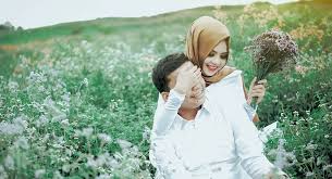 Bukan perempuan sahaja yang merajuk, malahan ada juga lelaki cenderung untuk merajuk apabila berlaku ketidakpuasan hati. 10 Cara Pujuk Lelaki Merajuk Yang Sensitif Marah Ego
