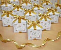 Wedding Bonbonniere Favor Box With Gold Bow White Candy Box Etsy In 2020 Wedding Gift Favors Personalized Favors White Wedding Favors