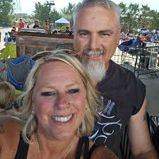 Nail tech for designs in Monroe County?