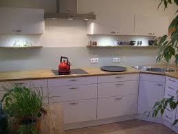 Ich hätte gerne eine arbeitsplatte aus holz, weil ich granit stark hässlich finde und man kunststoffarbeitsplatten in holzoptik auch ansieht, dass sie eigentlich aus beklebtem sperrholz sind. Lack Fronten Und Massivholz Arbeitsplatte Kuchenplanung Einer Kuche Von Rwk