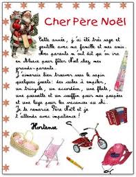 Devant la cheminée, en train de déposer les cadeaux au pied du sapin, chez lui, au pôle nord, en train de lire les lettres des enfants. 28 Lettres D Enfants Au Pere Noel Qui Ravivent La Magie De Noel