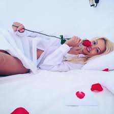 Rudele il acuza pe impresar. Denisa Manelista Nu IÈ™i Mai Putea Ascunde SuferinÈ›a Primele Semne Ale Bolii Ii BrÄƒzdau Chipul Cum ArÄƒta Artista In Ultimul SÄƒu Videoclip Antena 1