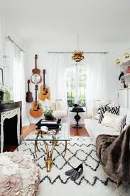 El estilo bohemio, boho, o como se denomina ahora boho chic, que no es más que la evolución a nuestros días de este estilo, es un estilo ecléctico formado por colores y objetos traídos de lugares muy lejanos. Decoracion De Interiores De Estilo Boho Chic 38 Disenos