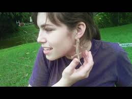 The Gecko as a living earring, starring Samara Burton (no gecko was harmed) 