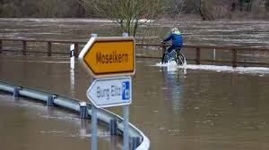 Hochwasser am rhein in der pfalz. Lage Bleibt Angespannt Wasserstande An Rhein Und Mosel Steigen The Weather Channel Artikel Von The Weather Channel Weather Com