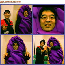 元祖紅いもタルト で有名なお菓子のポル シェ様との合同研修でのひとコマ マチナト店の奥浜店長 北谷店の安次嶺店長 より紅芋タルトの着ぐるみを着用したいとの 希望があり 奥浜タルト 安次嶺タルト かもネ かもネ ふなっしーもビックリ