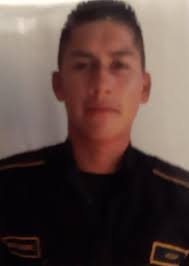 PNC BAJO EFECTOS DE LICOR. Fredy Emanuel Nolasco Navarro agente de la #PNC  fue capturado en la zona 2 de #Totonicápan vistiendo el uniforme y bajo  efectos de licor. Vía @PeriodistaJuanVictorCastilloNufio