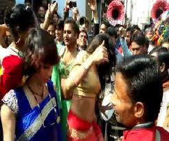 किन्नर सम्मेलन कलश यात्रा, देखने के लिए कुछ इस तरह उमड़ी लोगों की भीड़ -  somnath sammelan kalash yatra some crowd of people like this-mobile
