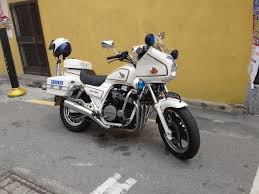 Cycling on the roads of malaysia on the malaysian peninsula is generally good and you mostly have nicely paved surfaces with a decent shoulder, so i am not the kinda person who buys a fancy bike when i go touring. Malaysian Motorcycle Police Have Beautiful Bikes Magic Travel Blog