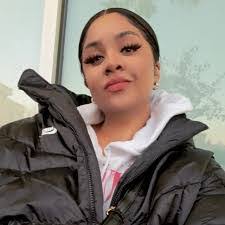 Vanessa Kidd's Instagram, Twitter & Facebook