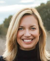 Kara Edmonds's Instagram, Twitter & Facebook