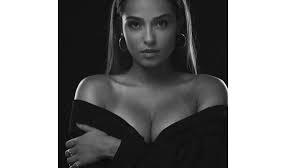 Ângela da silva costa, mais conhecida como angie costa, nasceu em coimbra e vive em lisboa. Esta Adolescente Portuguesa E Musa De David Carreira E Amiga De Neymar