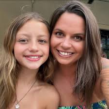 Elizabeth Lowman : https://thegeorgiagazette.com/glynn/elizabeth-lowman-2/