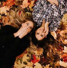 Poses Birthday Photoshoot With Friends Ideas 15 Fotos Para Tomarte Con Tu Mejor Amiga Inmediatamente In 2020 Best Friends Shoot Best Friend Photography Friends Photography