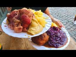 Traditional German Food In Berlin Huge Eisbein And Boulette Berlin Weisse Berlin Food Youtube Traditionelles Deutsches Essen Berlin Eis