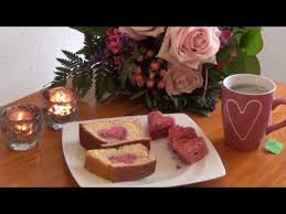 Schöne valentinstag geschenke zu finden ist ziemlich schwer, darum haben wir euch hier eine vielseitige übersicht erstellt, welche valentinstagsgeschenke für männer und frauen in frage kommen. Zum Valentinstag Kuchen Mit Herz Fur Den Liebsten Backen Youtube