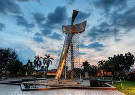 Bangunan bersejarah di malaysia boleh dikatakan ada hampir di setiap negeri dan ianya mempunyai kesan tinggalan sejarah tersendiri sehingga hari ini, bangunan bersejarah di malaysia ini masih lagi menjadi tumpuan orang ramai terutamanya ketika sambutan tahun baru dan hari merdeka. Tempat Menarik Di Klang Yang Terkini 2021 Paling Cantik