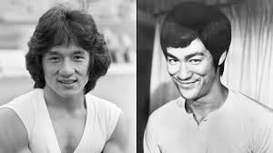 A történet középpontjában bruce lee áll, akit a harcművészetek szakértőjeként felkérnek arra. Igy Emlekszik Vissza Jackie Chan Arra Ahogy Megkuzdott Bruce Lee Vel A Sarkany Kozbelep Forgatasan