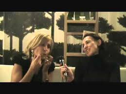 Giornalista e conduttrice televisiva, con il suo primo romanzo, amiche di salvataggio. Blogosfere Intervista Alessandra Appiano Giornalista E Scrittrice Youtube