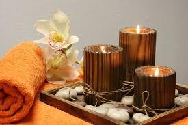 Un tuto pour fabriquer une huile de massage voluptueuse, vous pourrez réaliser un massage sensuel garanti 100% naturel et sans perturbateurs endocriniens. Diy Fabriquer Une Bougie De Massage Make My Massage