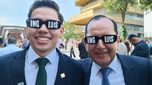 Team Ingeniero Luis, presente! 😎 Hoy es un gran día para los graduados,  pero también para las familias 🥹 Creativas formas de celebrar juntos un  éxito que llena muchos corazones de orgullo ¡