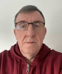 Premiera w Teatrze Miejskim w Lesznie. Robert Rozmus zaśpiewał piosenki  Zbigniewa Wodeckiego [ZDJĘCIA]