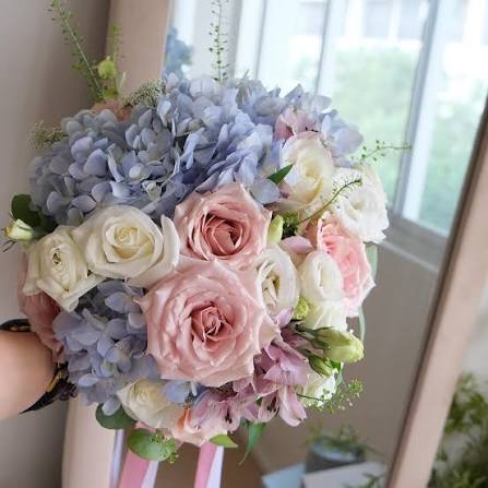 Round bouquet with blue hydrangeas, quicksand roses, eustomas, ammis and others - always dread using hydrangeas for bridal bouquets as it's either too big or not round enough etc etc. Florists will