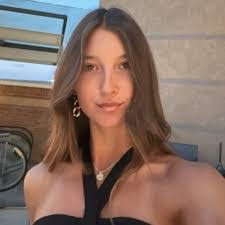 Alyssa Newberry's Instagram, Twitter & Facebook