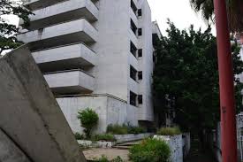 El predio que perteneció al narcotraficante pasará a manos de la tras la extinción de dominio del mónaco, este fue ocupado por la fiscalía, pero el 19 de febrero del 2000, de nuevo, terroristas detonaron una bomba en la portería. Edificio Monaco Conheca O Local De Atentado Contra A Familia De Pablo Escobar Mundo Sem Fim