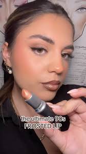 The best 90’s frosty lip combo 🫦, @maccosmeticsanz ,