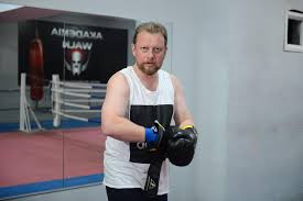 W wielu wywiadach podawał wyłącznie jej zarobki z tego tytułu, jak choćby w wywiadzie udzielonym w październiku 2019 roku radiu rmf fm. Minister Zdrowia Lukasz Szumowski Kim Naprawde Jest Czlowiek Ktory Walczy Z Koronawirusem W Polsce Super Express Wiadomosci Polityka Sport