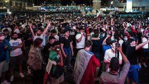 It will take place across all europe with the most famous stadiums included and the opener is planned to be held in stadio olimpico, rome. Viva L Italia Ein Spektakel Turkei Uberrannt Italien Feiert Fussball Em 2021 Sportnews Bz