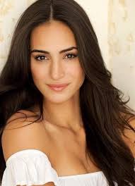 Isn't she beautiful in Scream 1 😱😍