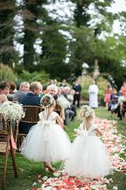 Le jour j, les petites filles ont aussi droit à leur coiffure de princesse. 56 Idees Pour Choisir Et Faire La Plus Jolie Coiffure De Mariage Pour Petite Fille Archzine Fr
