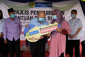 Ini bantuan zakat dari majlis agama islam selangor mais melalui borang bkc19 ini sesuai untuk anda mohon jika anda menganut agama islam, merupakan warganegara malaysia atau pemegang kad pr dan tinggal di selangor serta terjejas gaji dan. Lembaga Zakat Selangor Mais Halaman 2