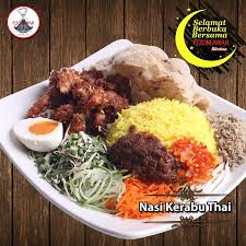 Nasi kuning identik muncul saat ada acara seperti ulang tahun, acara pernikahan, peresmian, upacara pembukaan. Facebook
