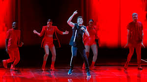 Oktober 1994 in bern geboren und hatte 2012 als gewinner der neunten staffel der castingshow deutschland sucht den superstar seinen durchbruch. Dsds Gewinner Von 2012 Luca Hanni Holt Fur Die Schweiz Platz 4 Beim Esc