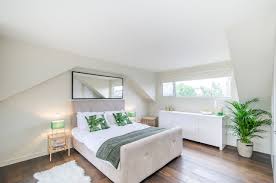 Check out our expert ideas for selecting colors that will expand and brighten your small space. 12 Brilliant Ways To Use Wasted Space In The Bedroom Houzz Uk