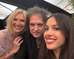 29/06/2025 Robert Smith invitado en el show de Olivia Rodrigo en  Glastonbury 2025 . . #argentina #ShowsOfALostWorld2023  #RecitalesenArgentina #thecure #robertsmith #postpunk #postpunkmusic  #postpunkrevival #postpunk80s #postpunkstyle #postpunkstyle ...