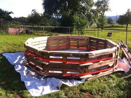 Swimming Pool Made Out Of Wooden Pallets For Under 80 1001 Pallets Diy Swimming Pool Pallet Pool Pallet Building