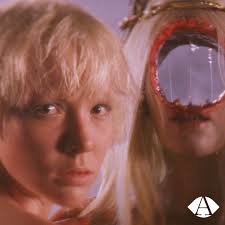 Bu yıl 41'incisi düzenlenen İstanbul Film Festivali'nden önerilerini sanat  dünyasından isimlere sorduk ve ortaya oldukça çeşitli bir liste çıktı.  🎞🎞🎞 Türkiye sinemasının ilk kadın yönetmeni Cahide Sonku'nun  yapımcılığını üstlendiği ve Orhon Murat