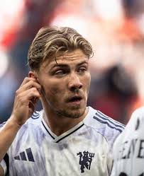 In my save , hojlund is legend 9. Rasmus Hejlund Player History Season  2033/34 Team Man UFC 2032/33 Fee TUESDAY Man UFC 2031/32 Pld 2033 2030/31  Man UFC 11 Gls 25 Ast